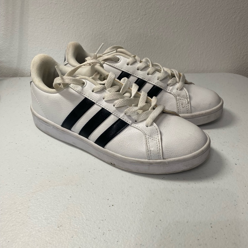 Adidas women’s cloud sneaker